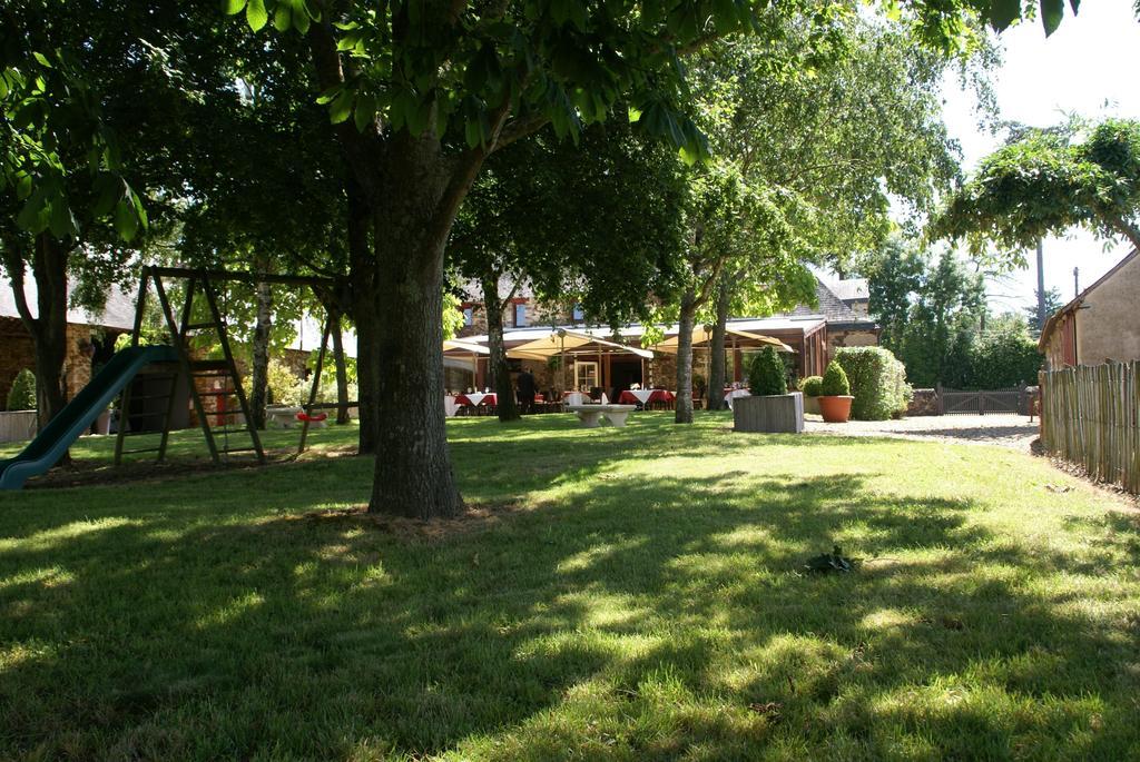 Les Roulottes & Cottages Du Moulin Chenillé-Changé Exterior foto