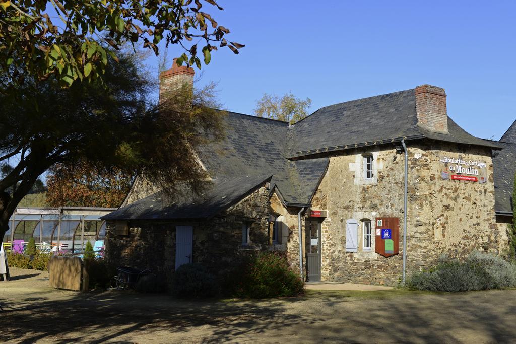 Les Roulottes & Cottages Du Moulin Chenillé-Changé Exterior foto